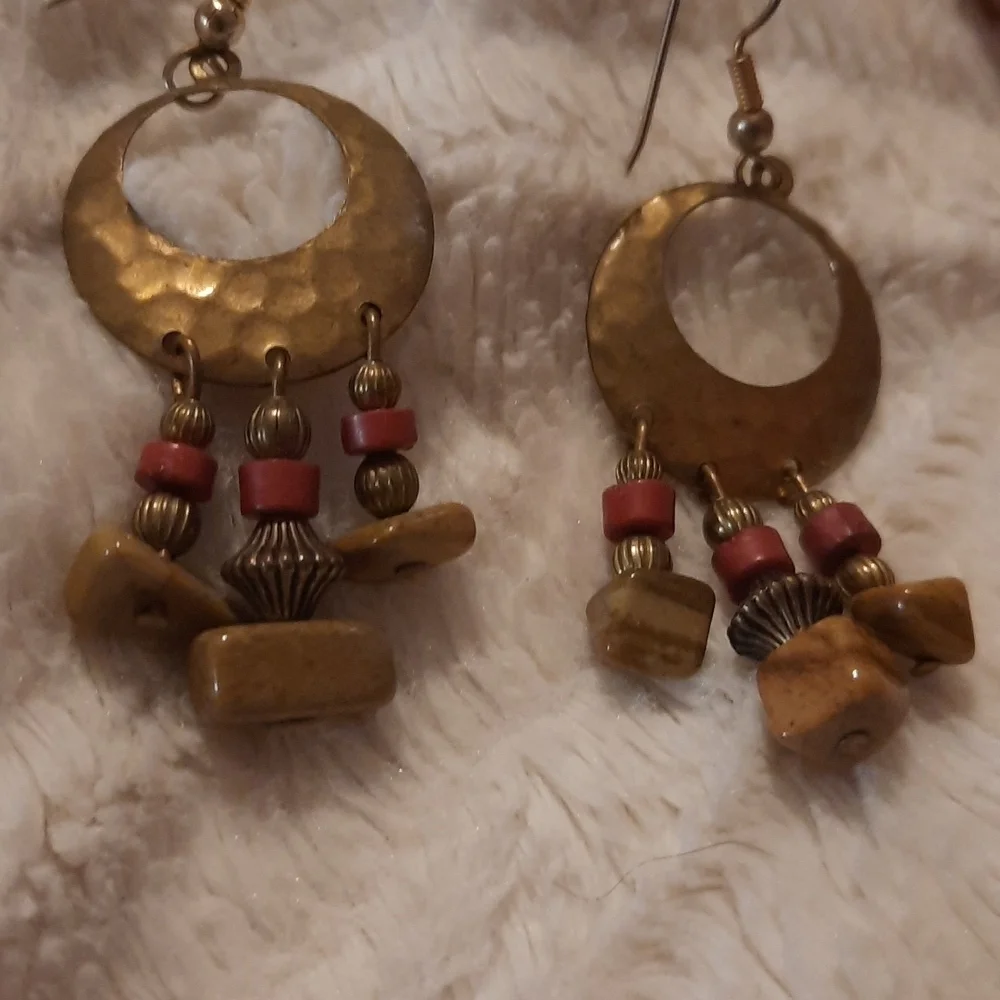 Small gold dangle Stone earrings red-brown & gold
